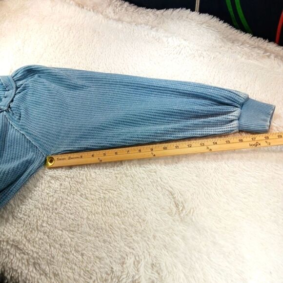 American Rag Lightweight Distressed Waffle Knit Square Neck Baloon Sleeve Top M. - Picture 8 of 9